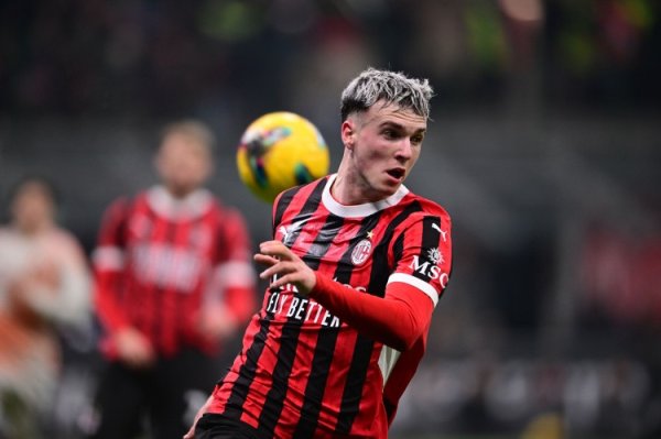 尚牛在线 记者: 那不勒斯想2500万欧从皇马引进A-希门尼斯, 但球员想留米兰